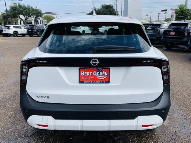 2025 Nissan Kicks S photo 3
