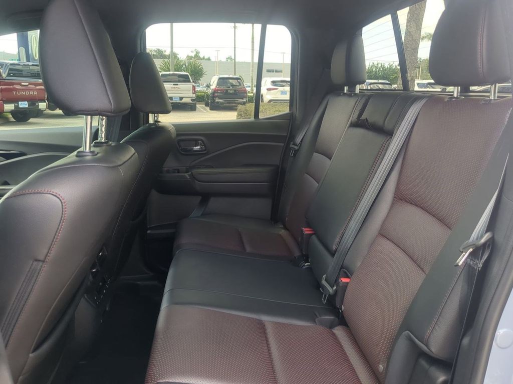 2024 Honda Ridgeline Black Edition photo 13