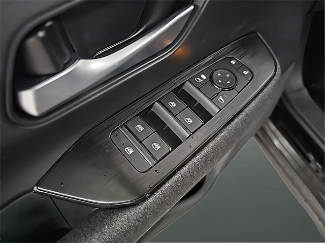 2025 Nissan Kicks SV photo 21