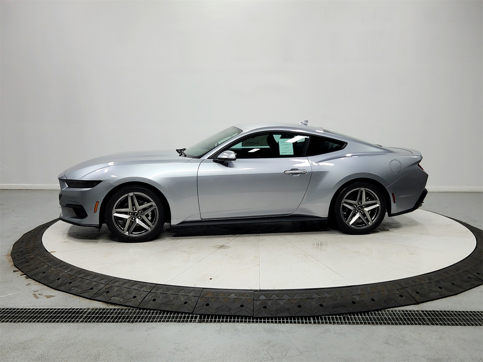 2025 Ford Mustang EcoBoost Premium photo 3