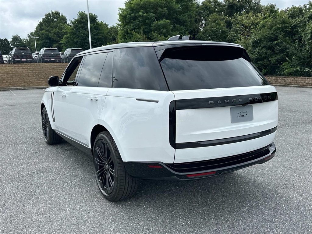 2025 Land Rover Range Rover SE photo 9