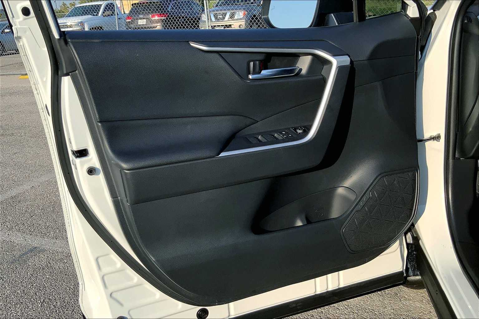 2024 Toyota RAV4 Hybrid SE photo 20