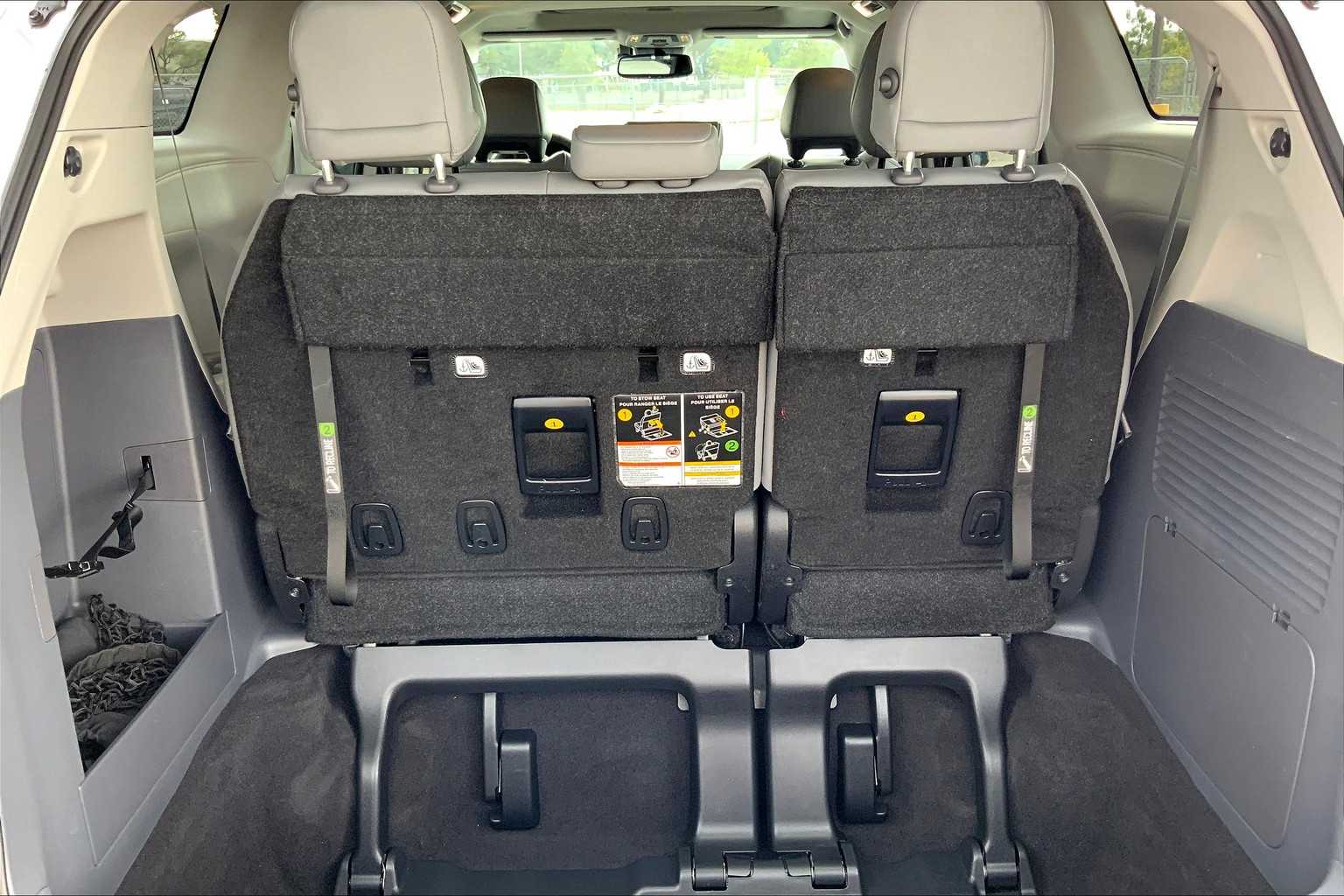 2024 Toyota Sienna XLE photo 31