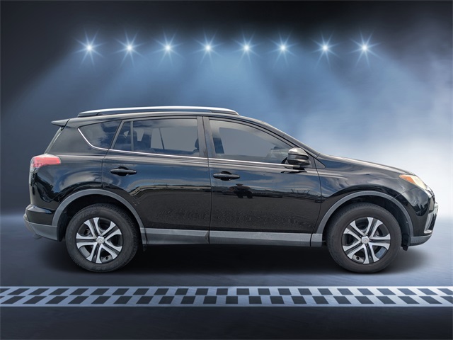 2017 Toyota RAV4 LE photo 2
