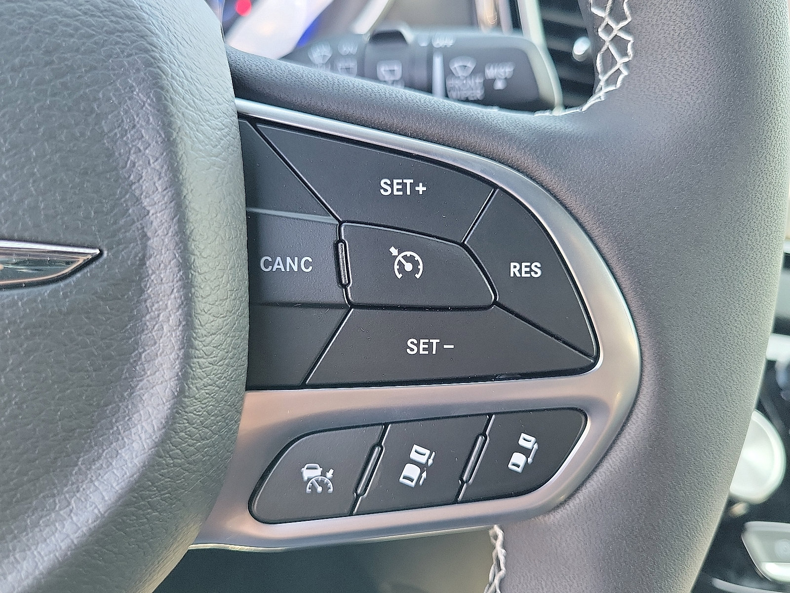 2025 Chrysler Voyager LX photo 6