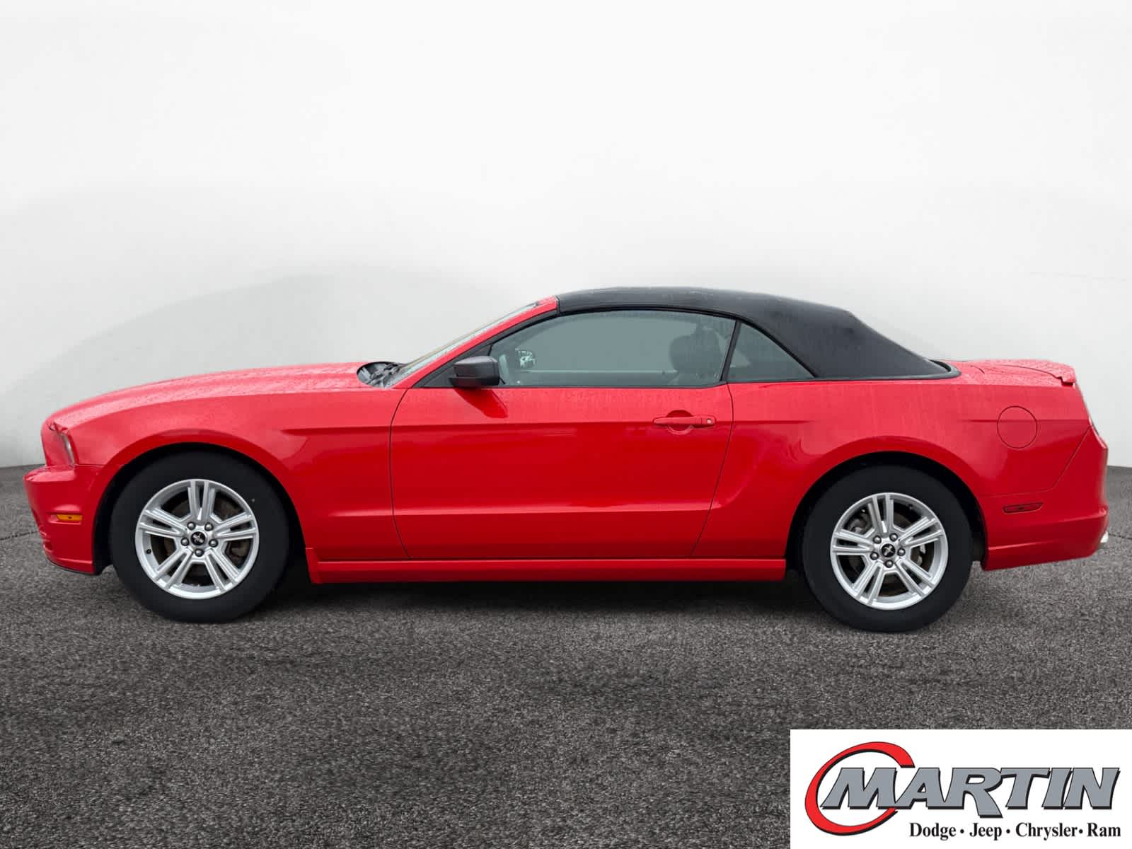 2014 Ford Mustang V6 Convertible photo 2