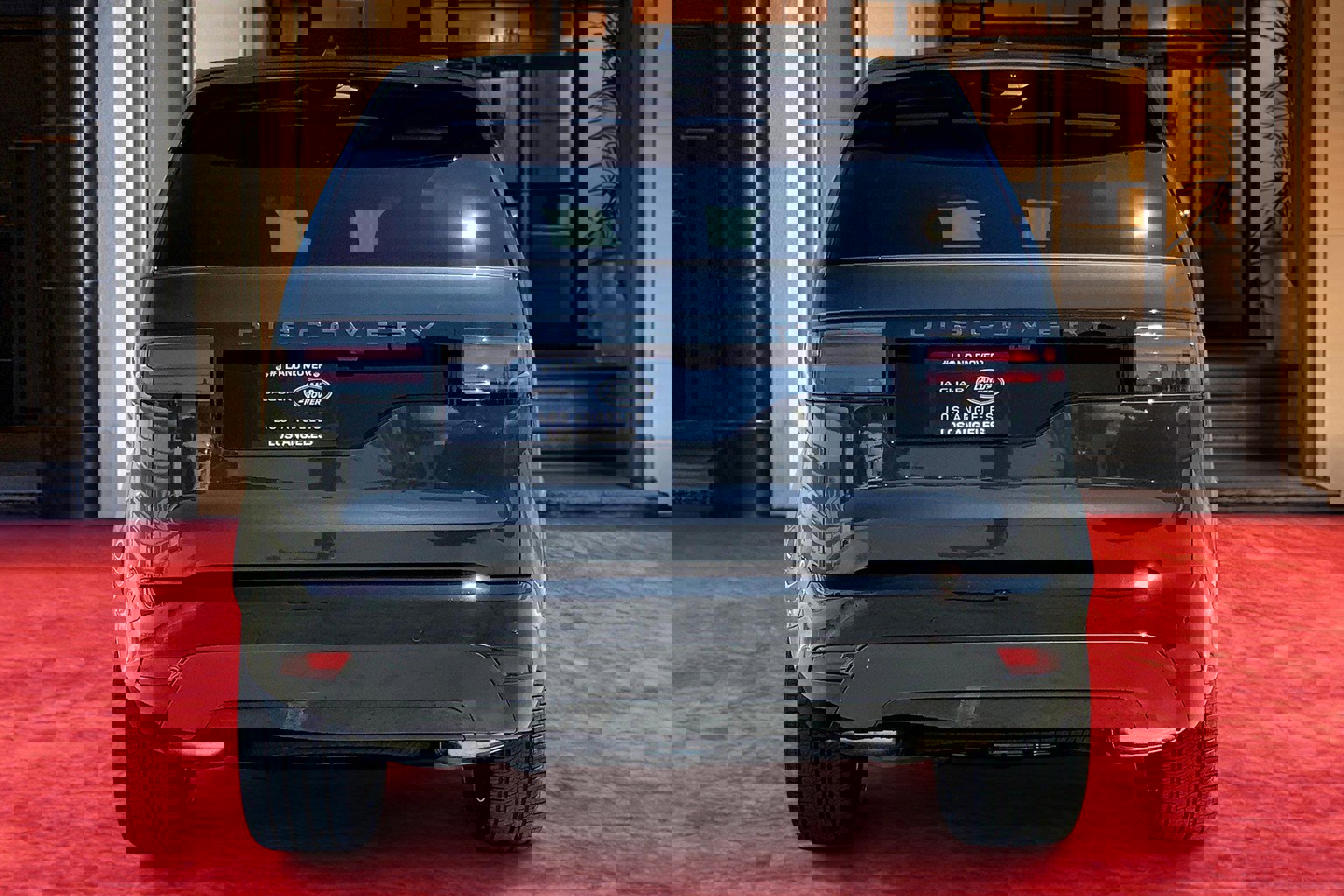 2025 Land Rover Discovery SE photo 2