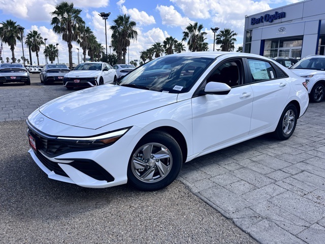 2025 Hyundai Elantra SE photo 3