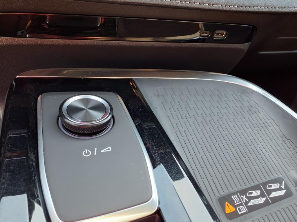 2026 Buick Enclave Sport Touring photo 9