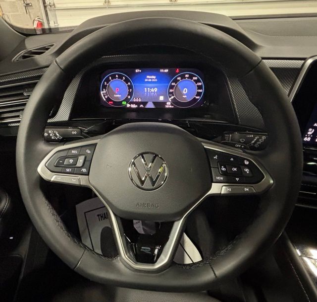2025 Volkswagen Atlas Cross Sport SEL Premium R-Line photo 8
