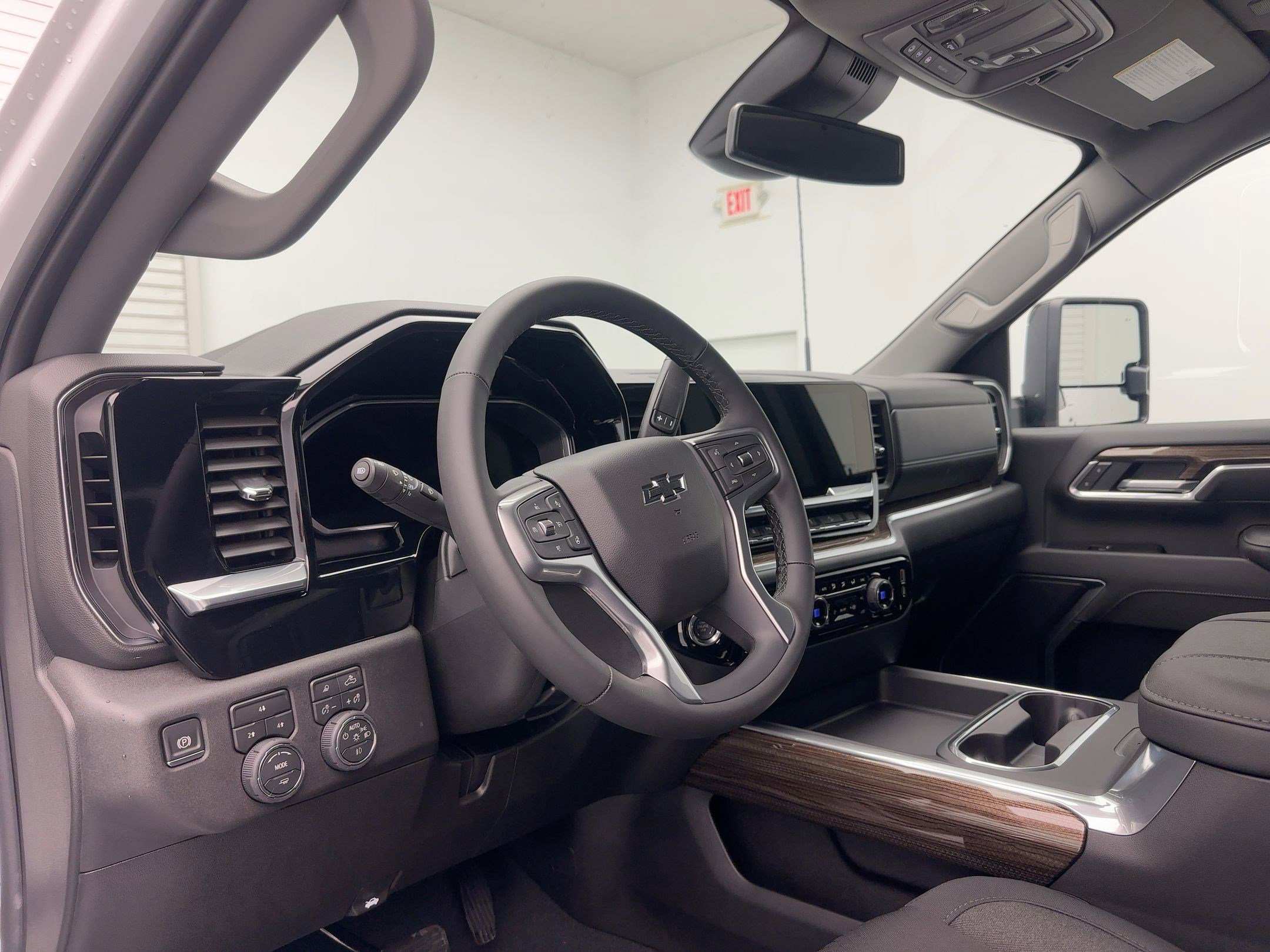 2026 Chevrolet Silverado 3500HD LT photo 4