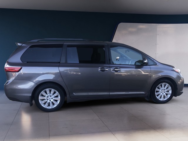 2016 Toyota Sienna Limited Premium photo 5