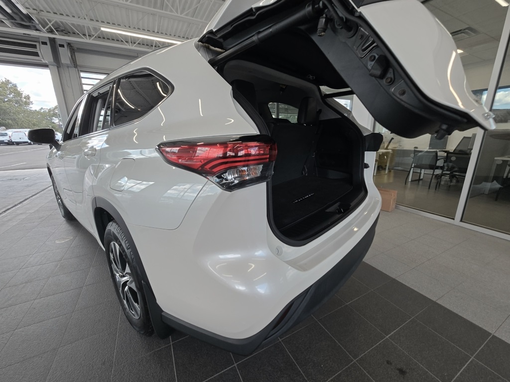 2021 Toyota Highlander XLE photo 8