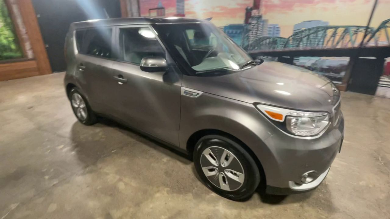 Used 2018 Kia Soul EV + with VIN KNDJX3AEXJ7032376 for sale in Portland, OR