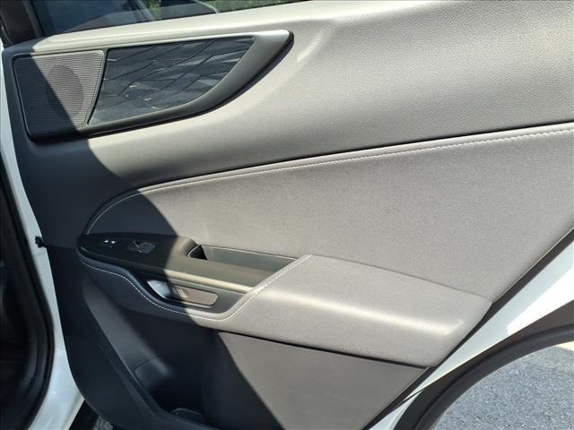 2025 Lexus NX 250 - Photo 18