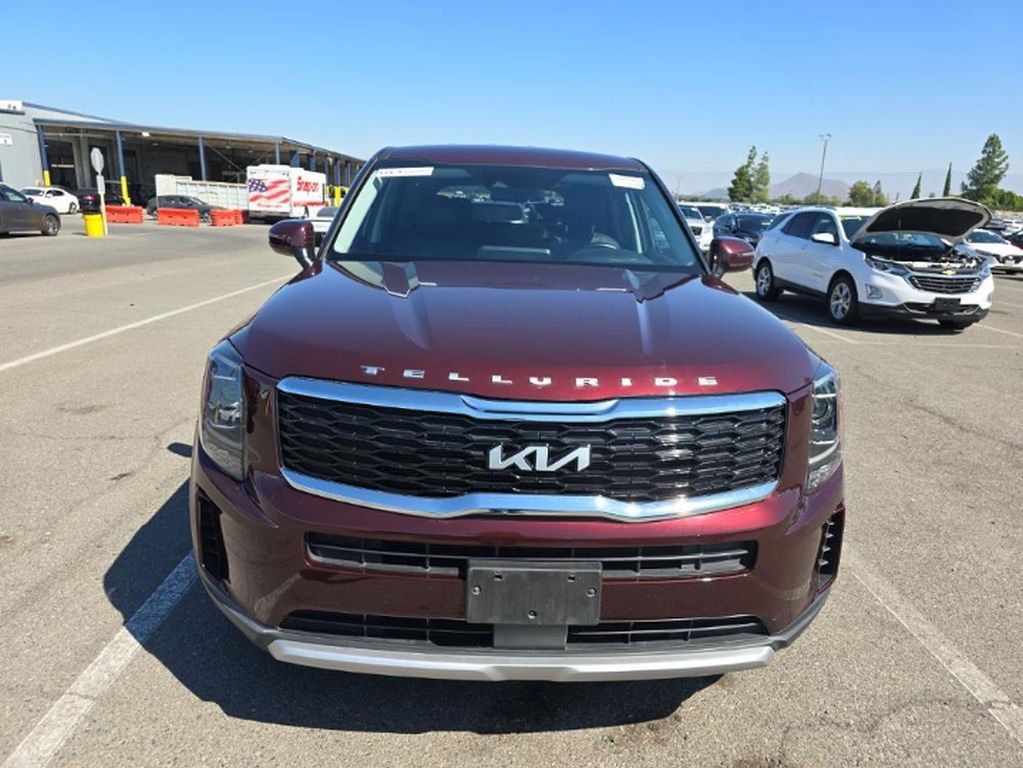 2022 Kia Telluride LX photo 2