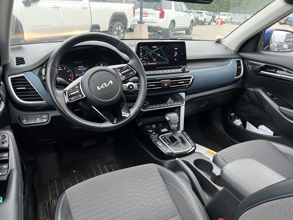 2023 Kia Seltos S photo 11