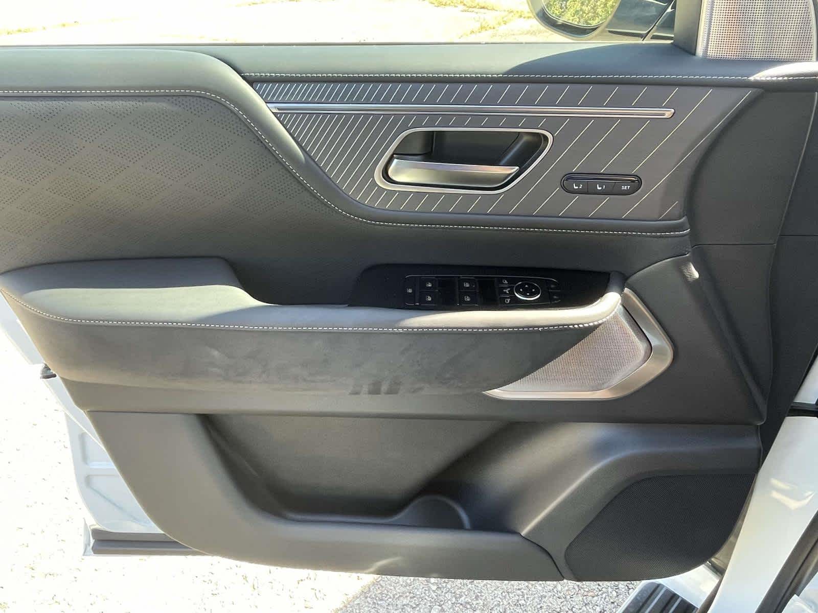2026 Infiniti QX80 photo 23