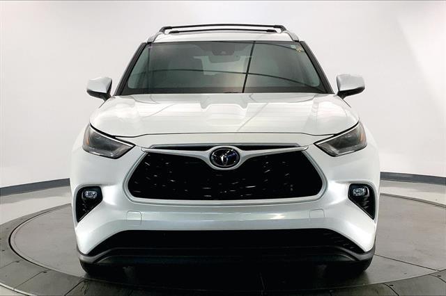 2022 Toyota Highlander XLE photo 2