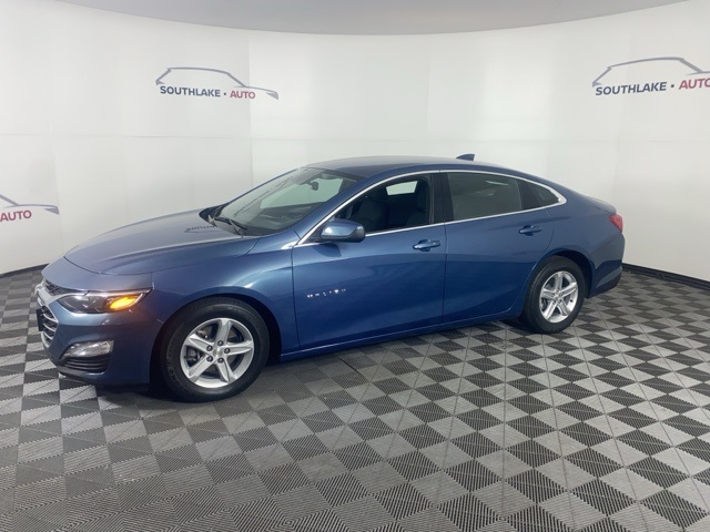2024 Chevrolet Malibu 1LT photo 2