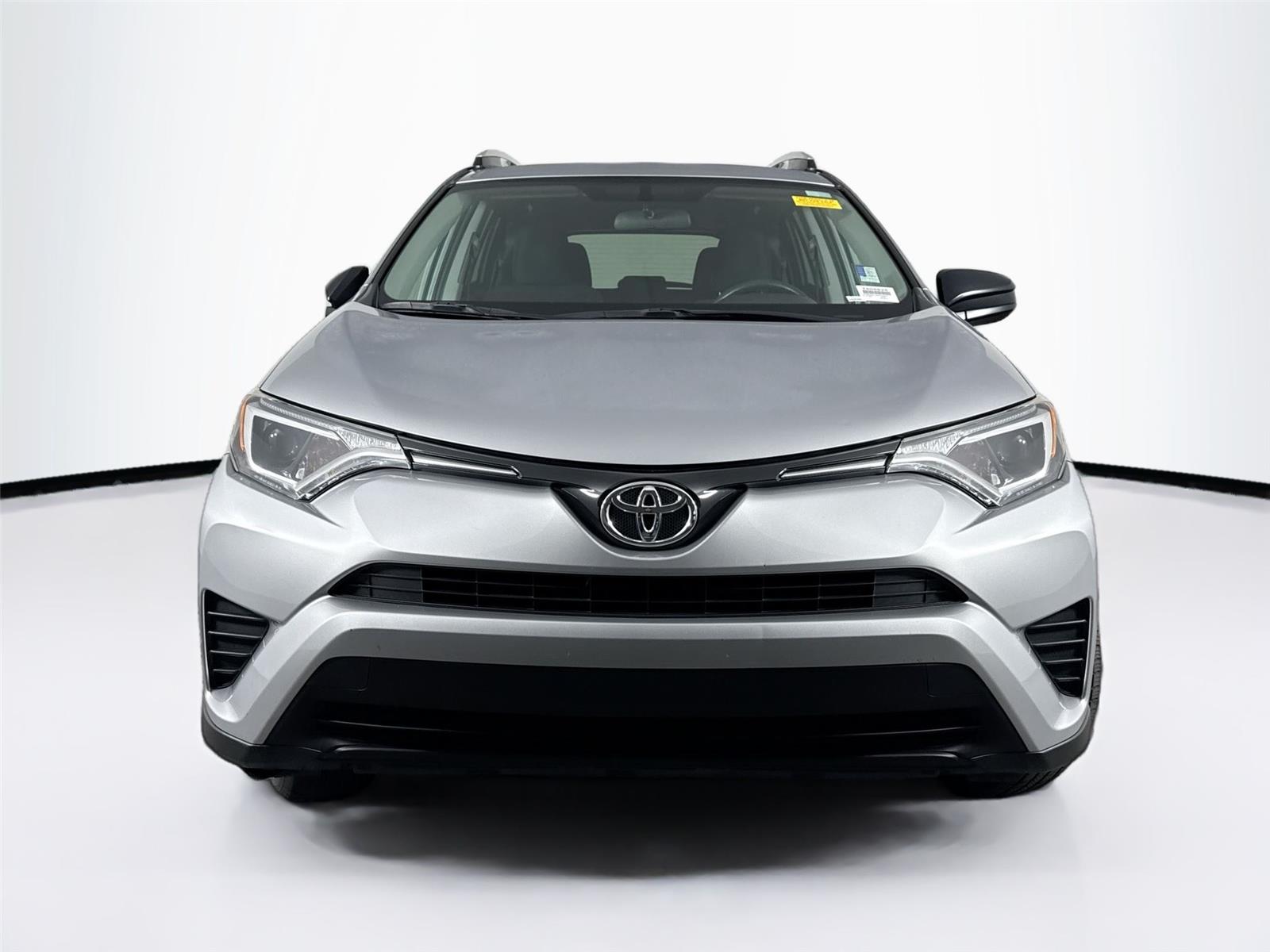 2016 Toyota RAV4 LE photo 3