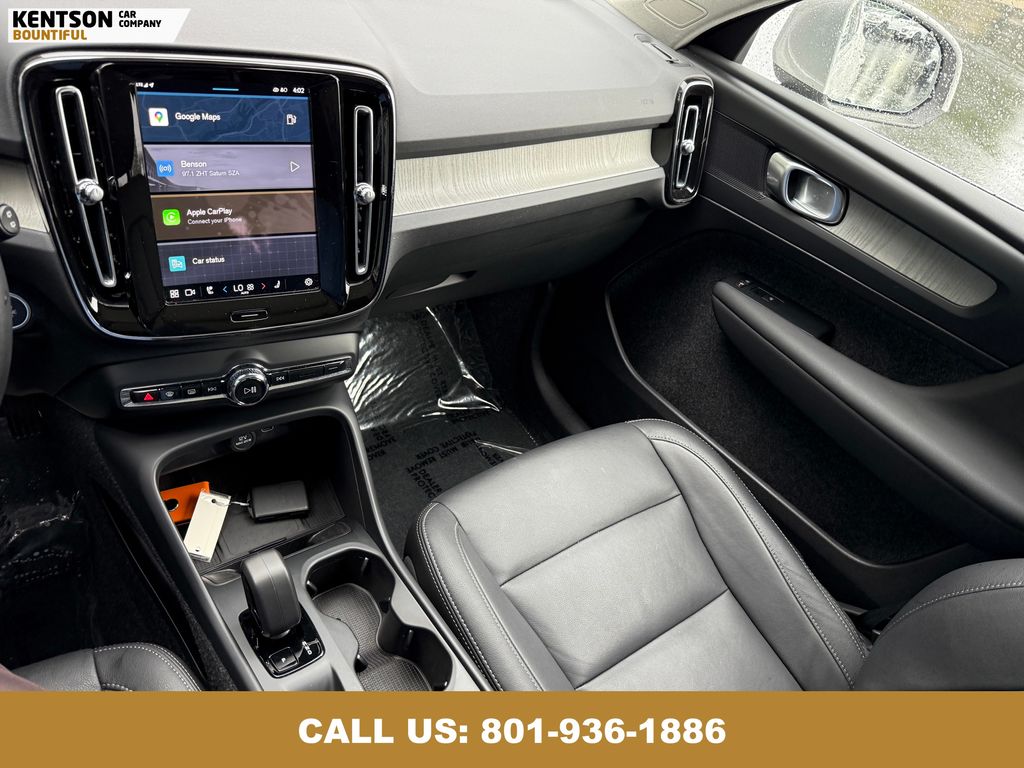 2025 Volvo XC40 Core photo 13