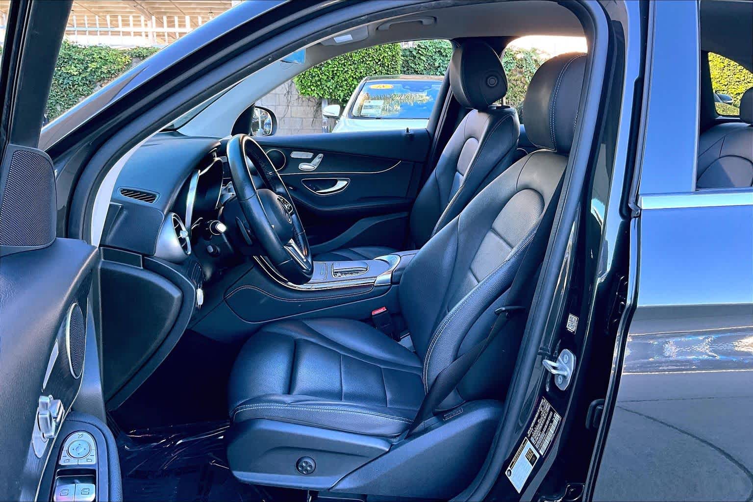 2021 Mercedes Benz GLC 300 photo 4