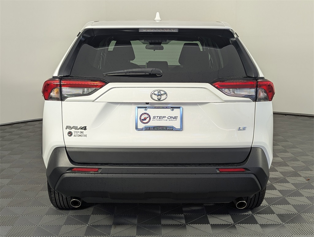 2023 Toyota RAV4 LE photo 3
