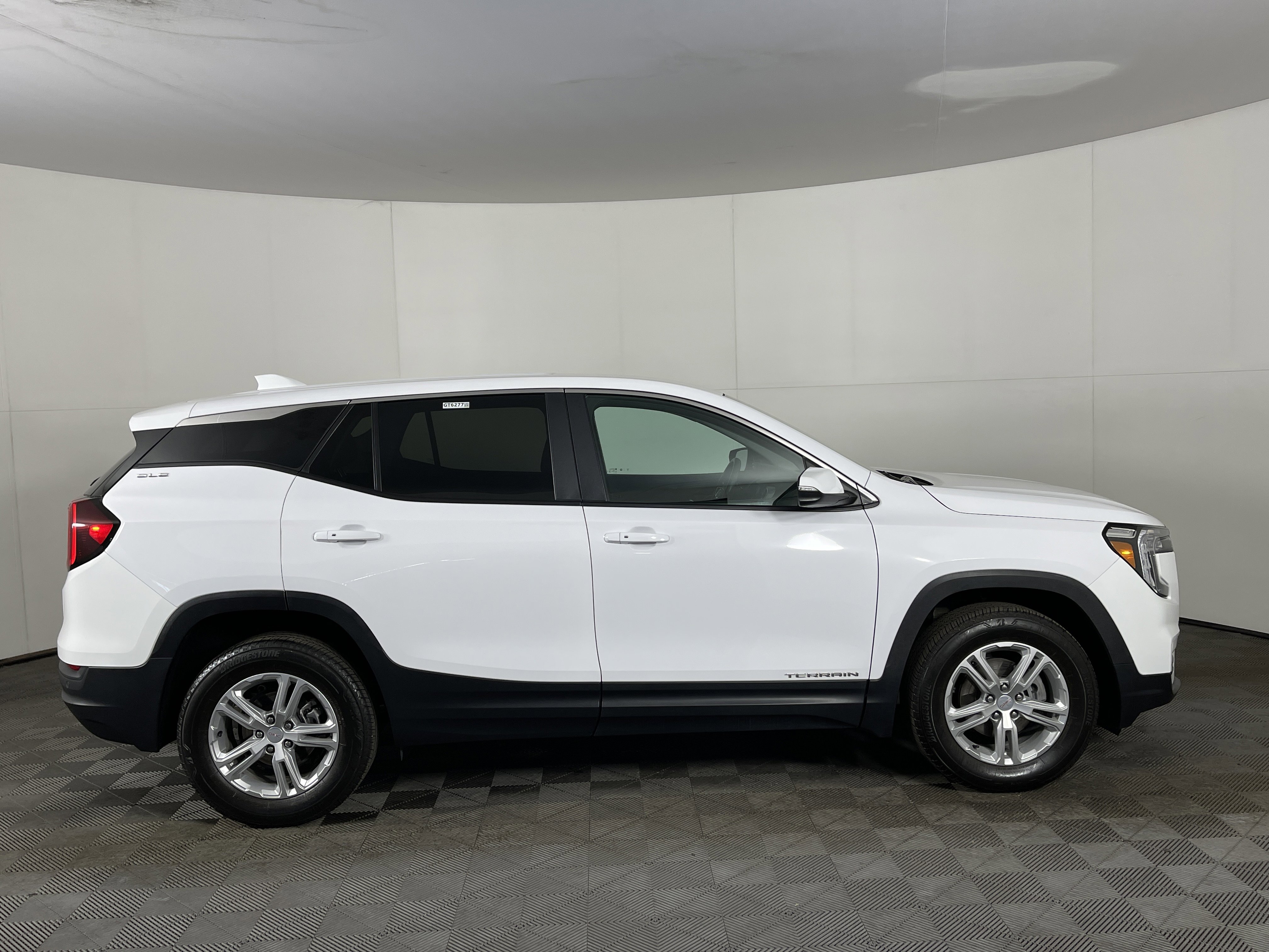 2023 Gmc Terrain SLE photo 2