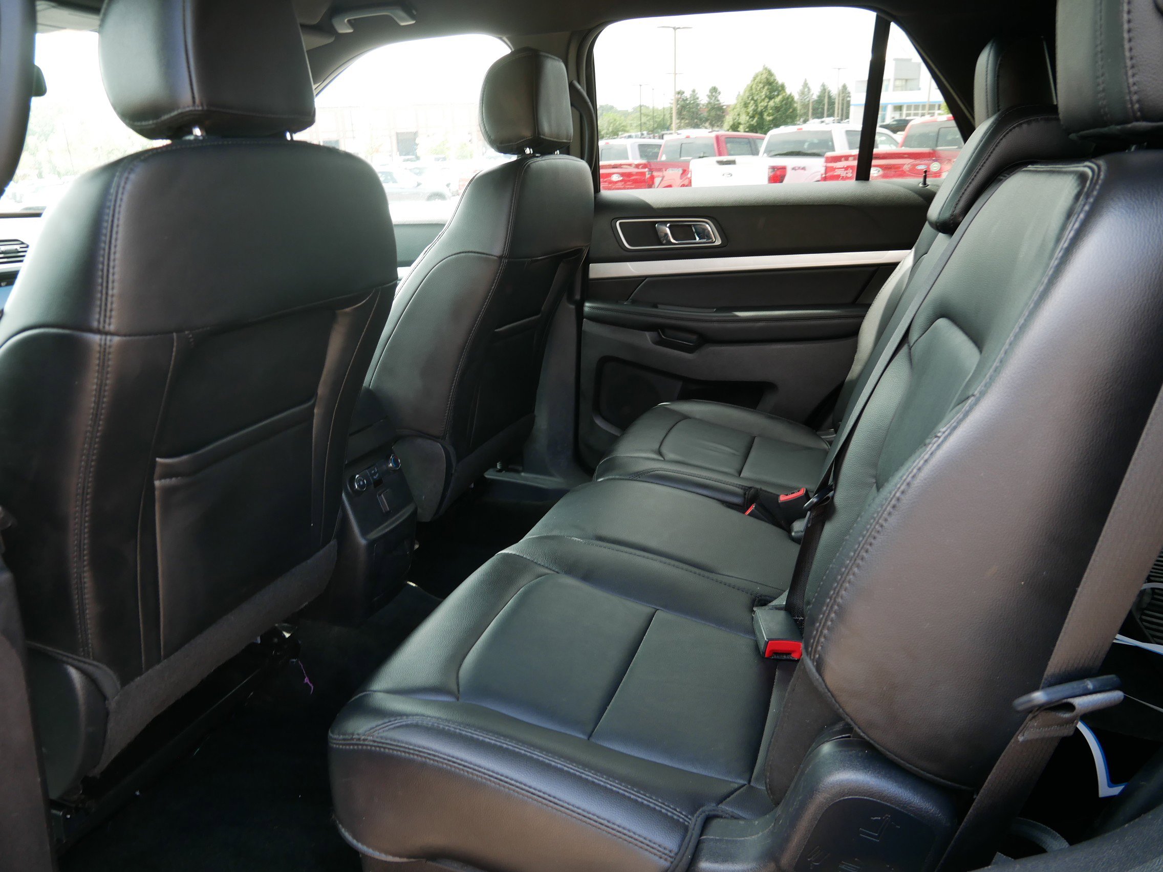2017 Ford Explorer XLT photo 12
