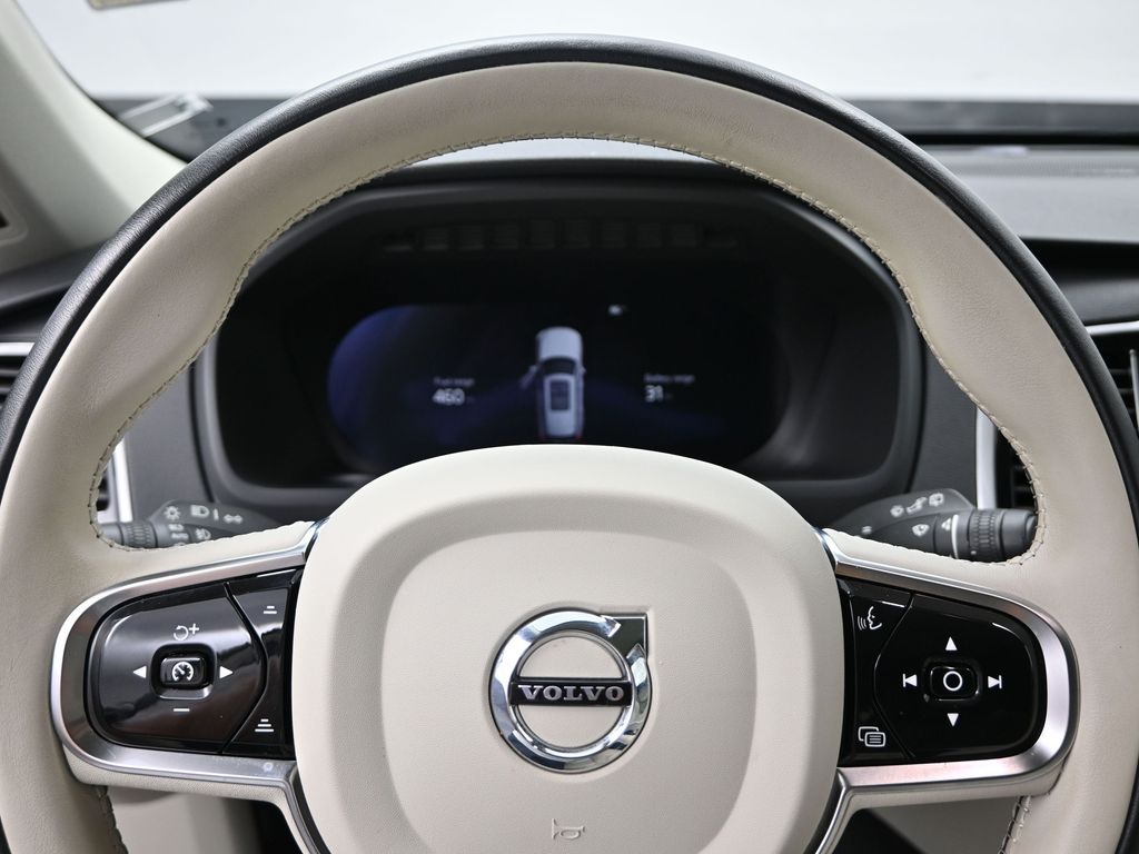 2024 Volvo XC90 T8 Plus photo 11