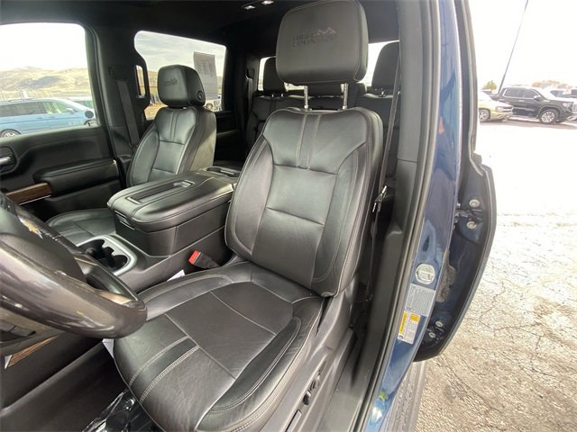 2022 Chevrolet Silverado 3500HD High Country photo 2