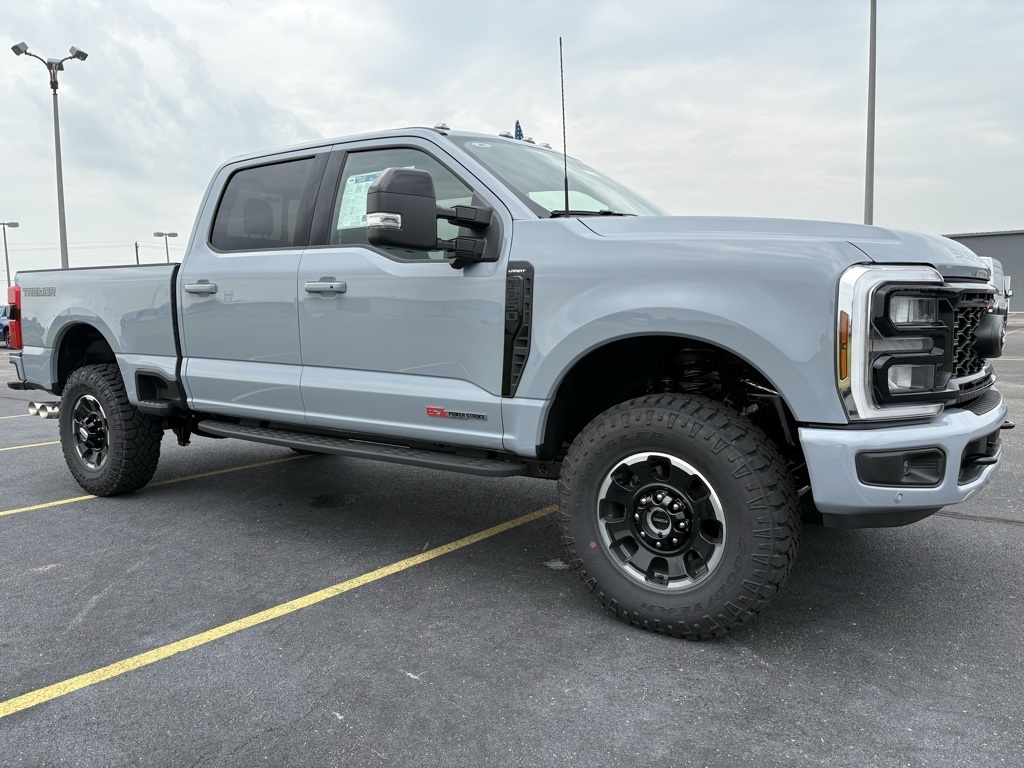 2025 Ford F-350 Lariat photo 3