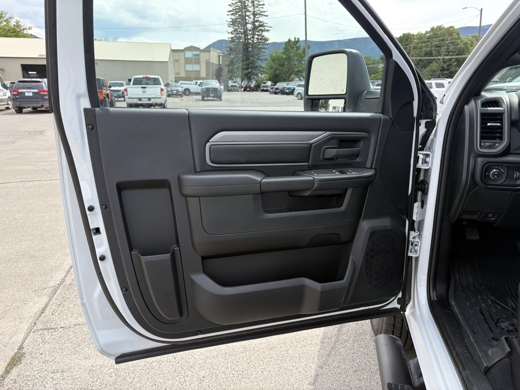 2025 Ram 2500 Tradesman photo 8