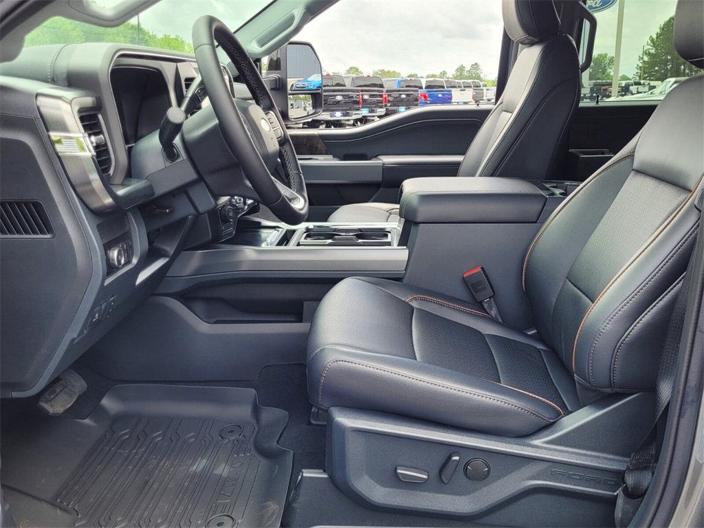 2025 Ford F-250 Lariat photo 5