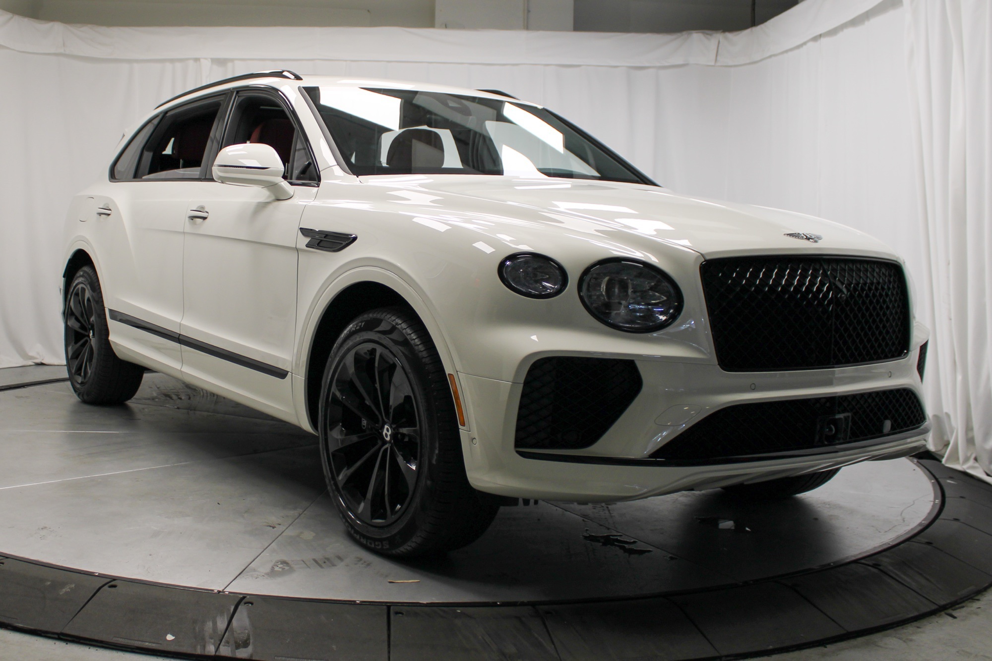 2024 Bentley Bentayga EWB photo 6