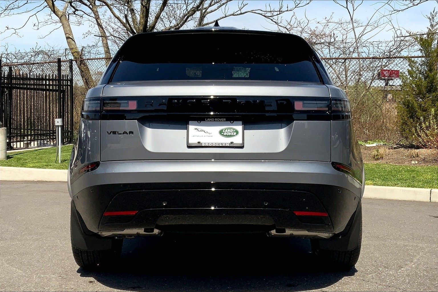 2026 Land Rover Range Rover SE photo 3