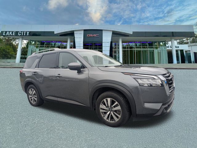 2022 Nissan Pathfinder SL's photo