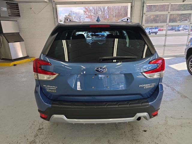 2023 Subaru Forester Touring photo 3