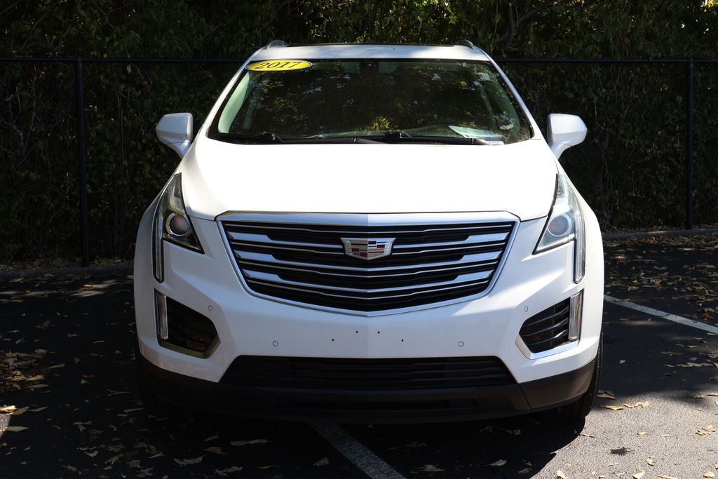 2017 Cadillac XT5 Luxury photo 2