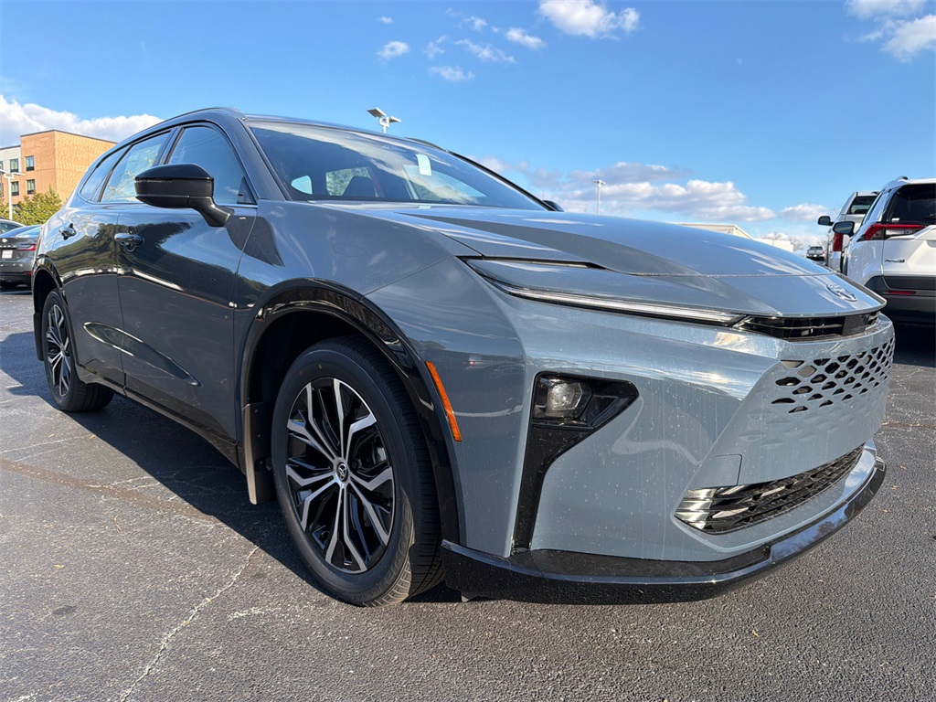 2025 Toyota Crown Signia XLE's photo