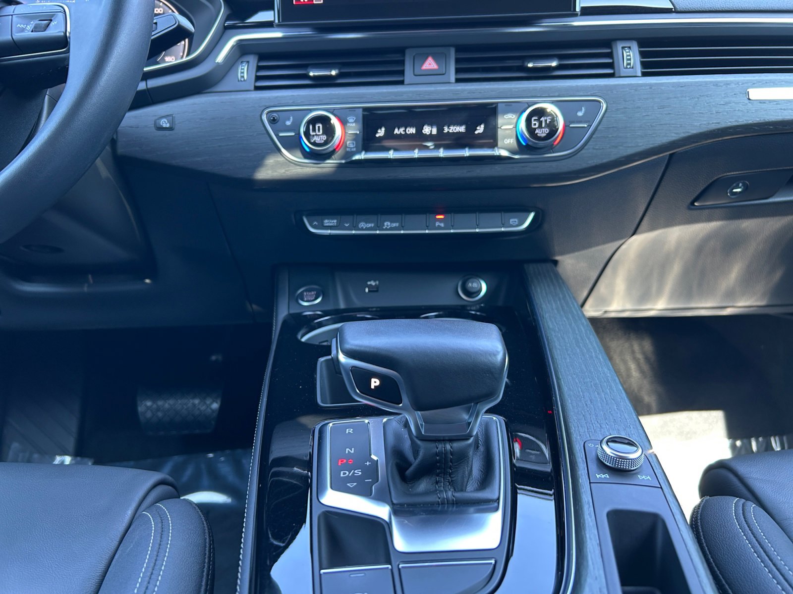 2023 Audi A4 S line Premium Plus 45 TFSI Quattro photo 11