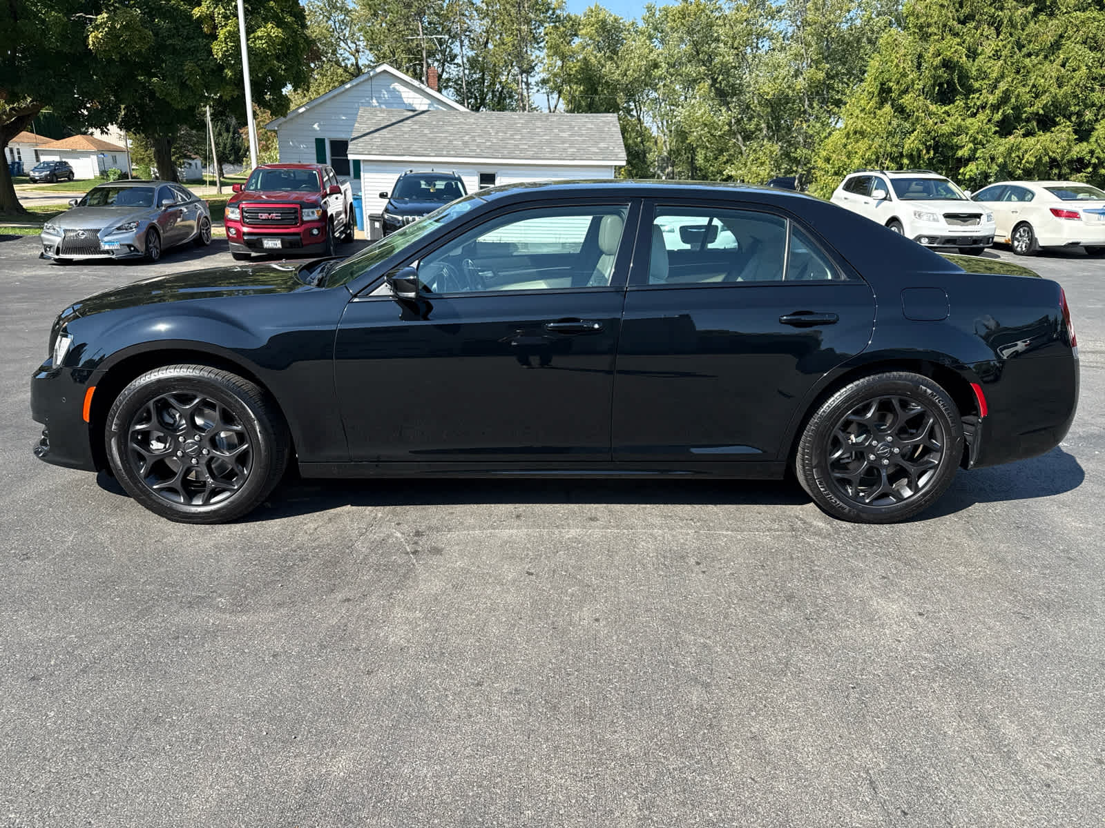 2022 Chrysler 300 Touring L photo 6