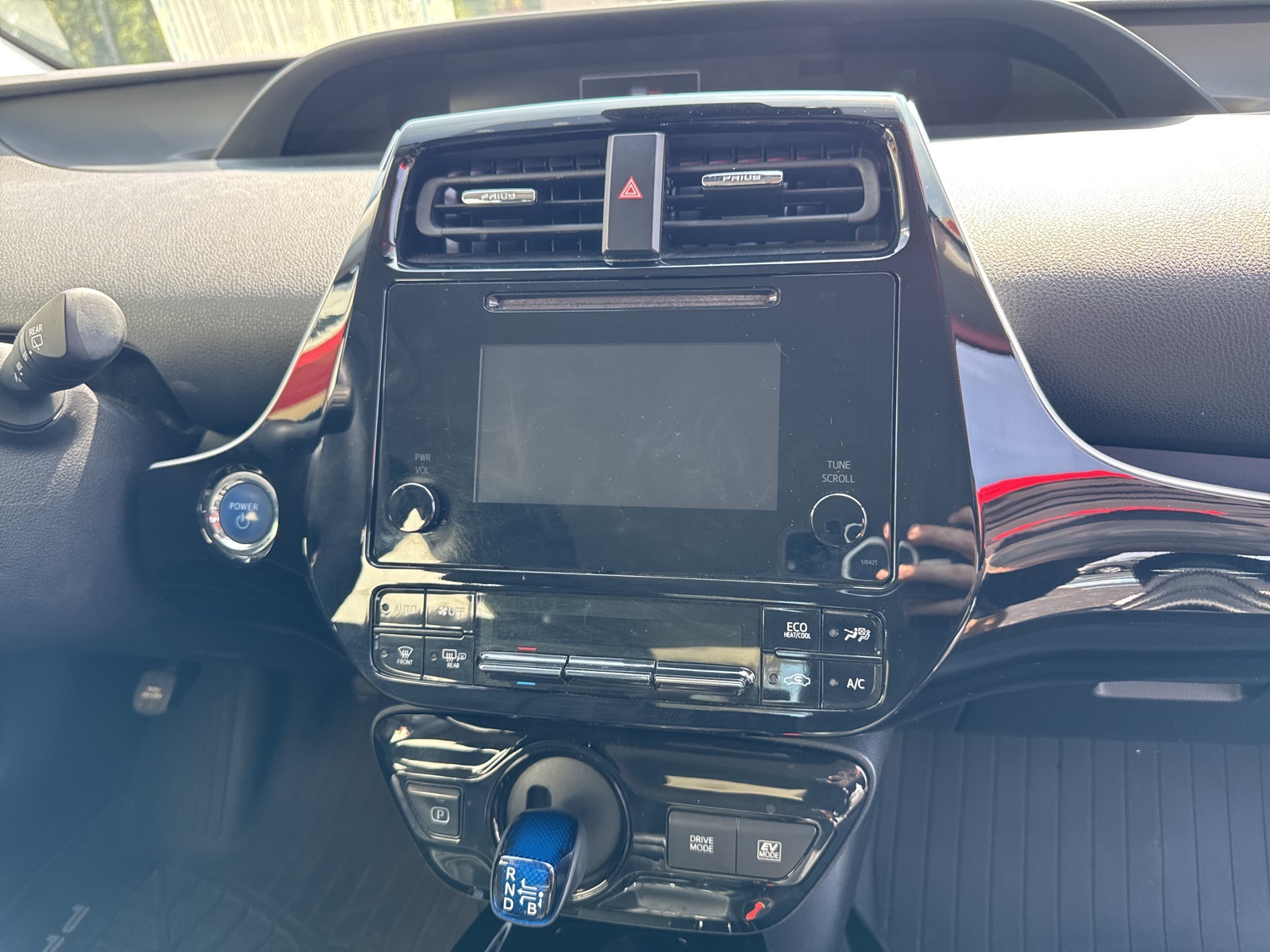 2019 Toyota Prius XLE AWD-e photo 15