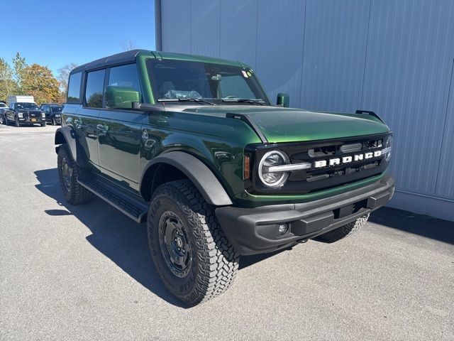2025 Ford Bronco 4-Door Outer Banks's photo