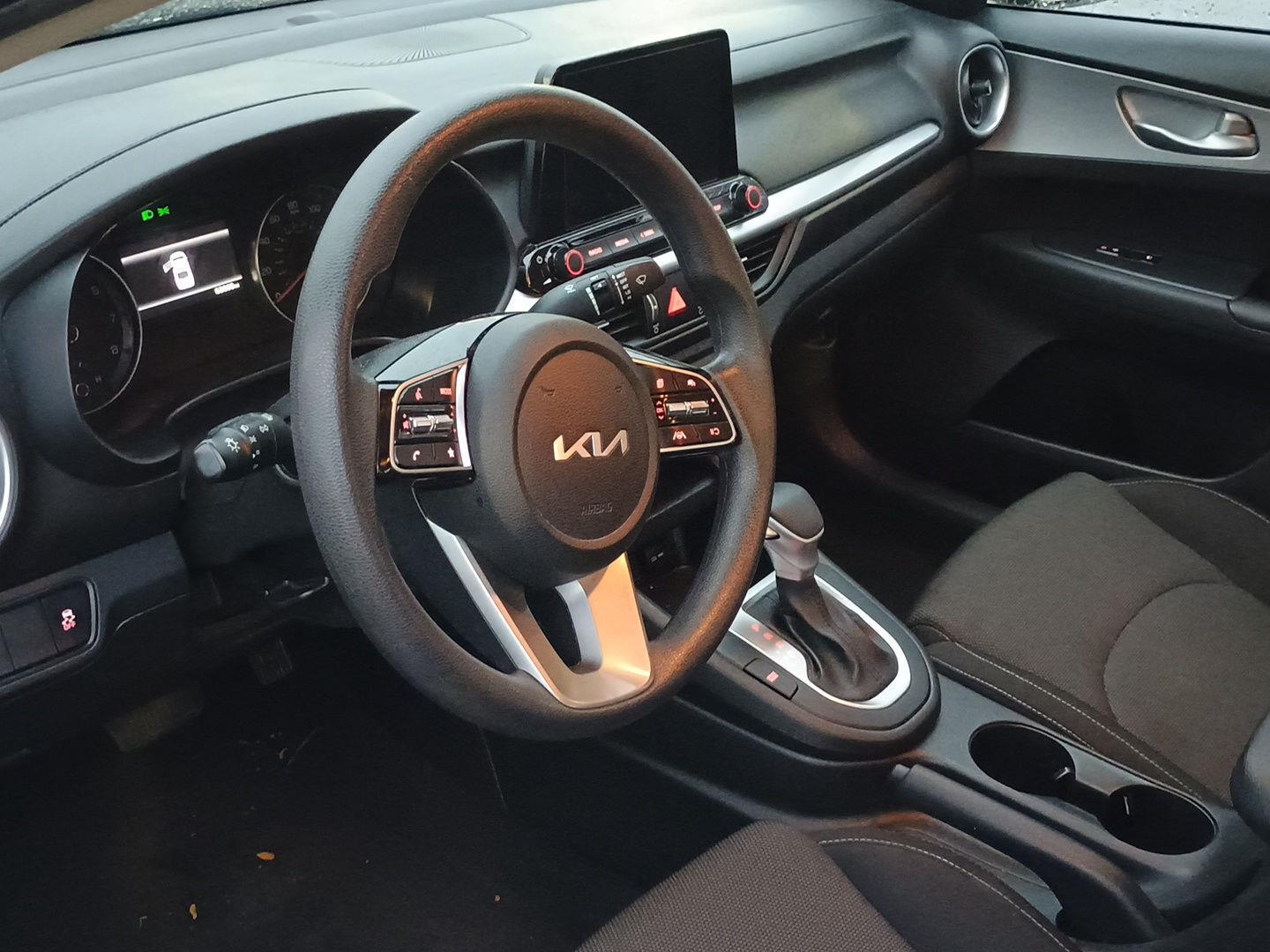 2023 Kia Forte LXS photo 3