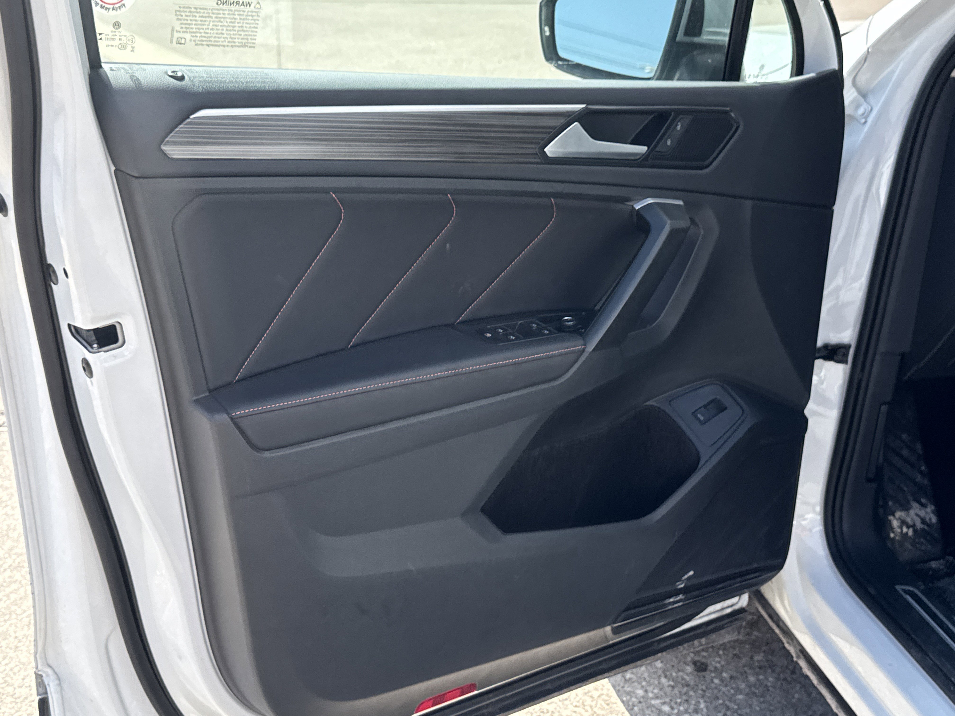 2024 Volkswagen Tiguan SE Wolfsburg Edition photo 2