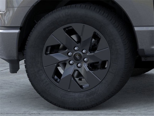 2025 Ford F-150 Lightning Lariat photo 14