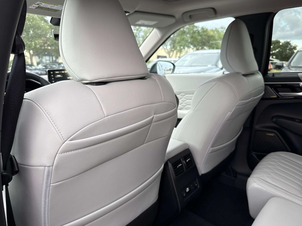2025 Mitsubishi Outlander SEL GT photo 11