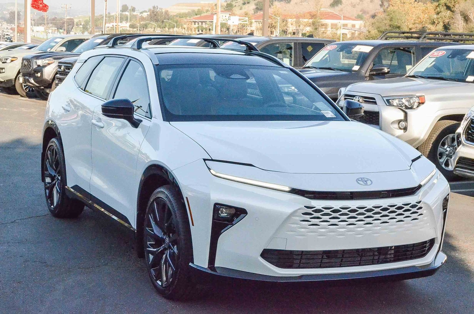 2025 Toyota Crown Signia Limited photo 2